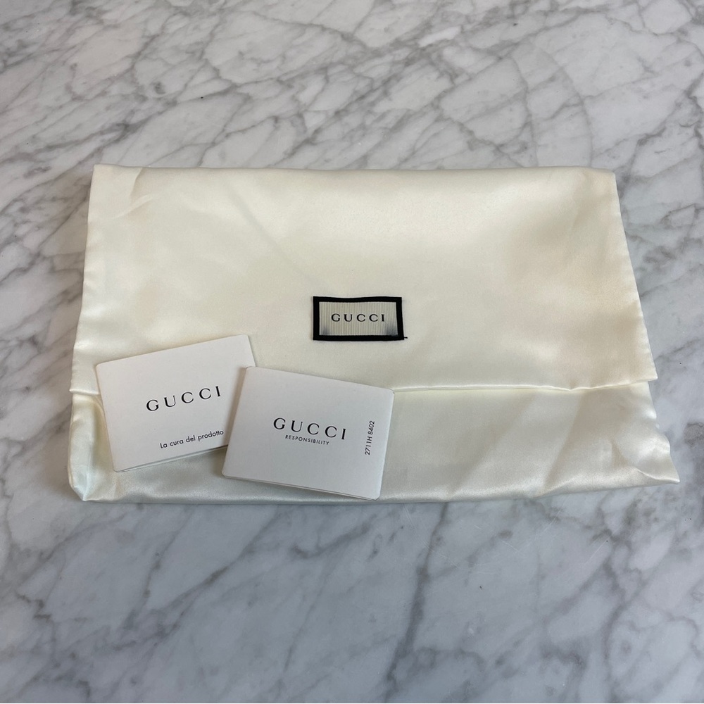 Gucci Interlocking GG Crossbody Chain Bag - Picture 8 of 9